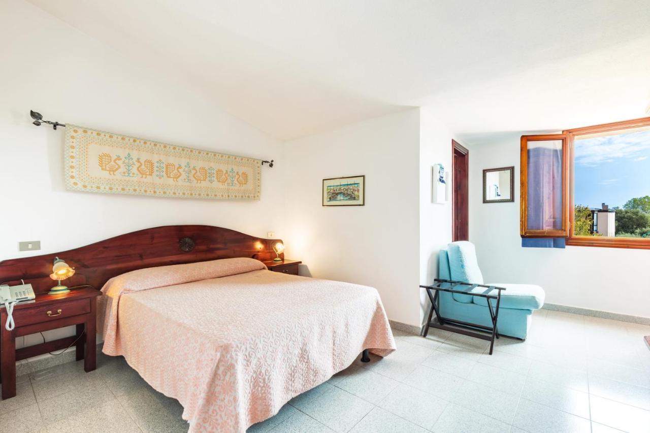 Hotel S'Ortale Con Parcheggio Interno E Ristorante All'Aperto โอโรเซย ภายนอก รูปภาพ