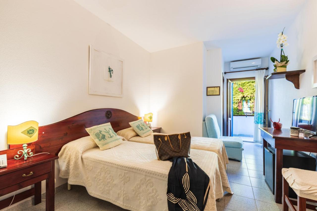 Hotel S'Ortale Con Parcheggio Interno E Ristorante All'Aperto โอโรเซย ภายนอก รูปภาพ