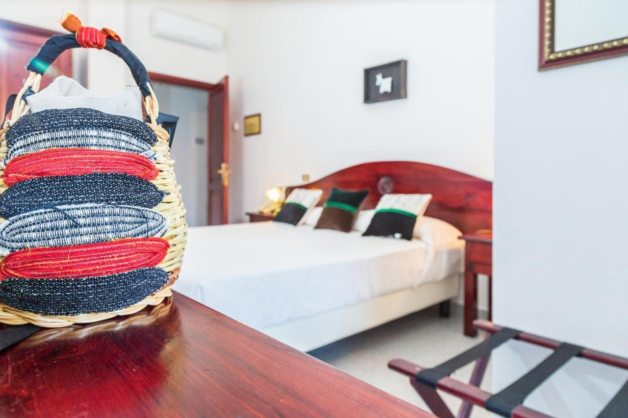 Hotel S'Ortale Con Parcheggio Interno E Ristorante All'Aperto โอโรเซย ภายนอก รูปภาพ
