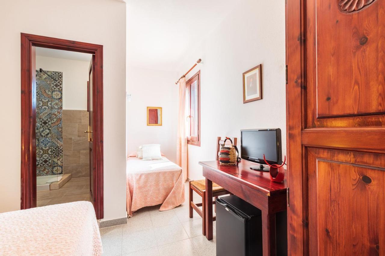 Hotel S'Ortale Con Parcheggio Interno E Ristorante All'Aperto โอโรเซย ภายนอก รูปภาพ