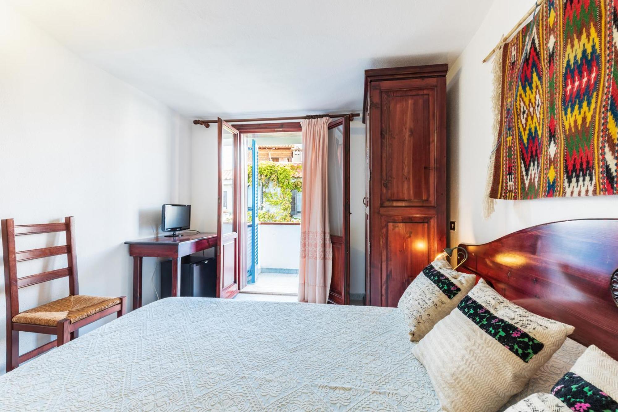 Hotel S'Ortale Con Parcheggio Interno E Ristorante All'Aperto โอโรเซย ห้อง รูปภาพ