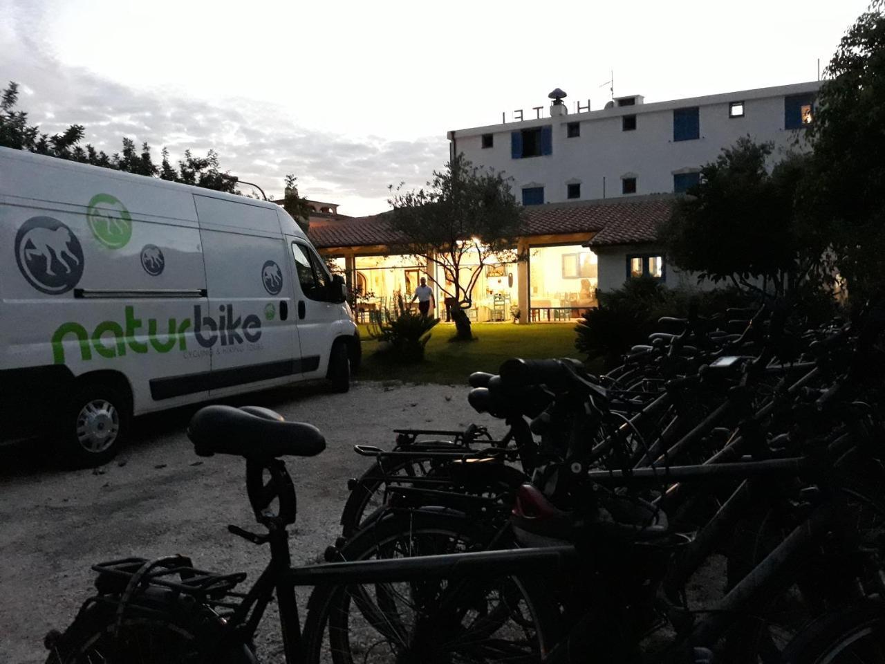Hotel S'Ortale Con Parcheggio Interno E Ristorante All'Aperto โอโรเซย ภายนอก รูปภาพ